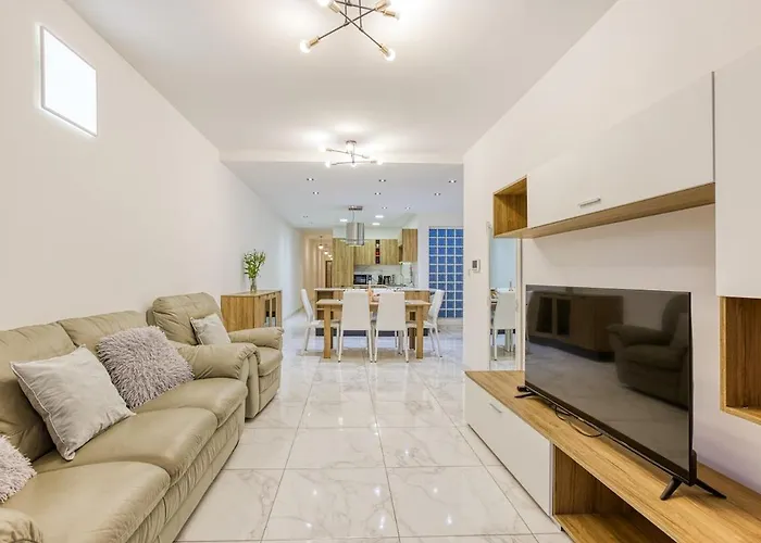 Central Modern 3 Bedroom Apartment In St Julians