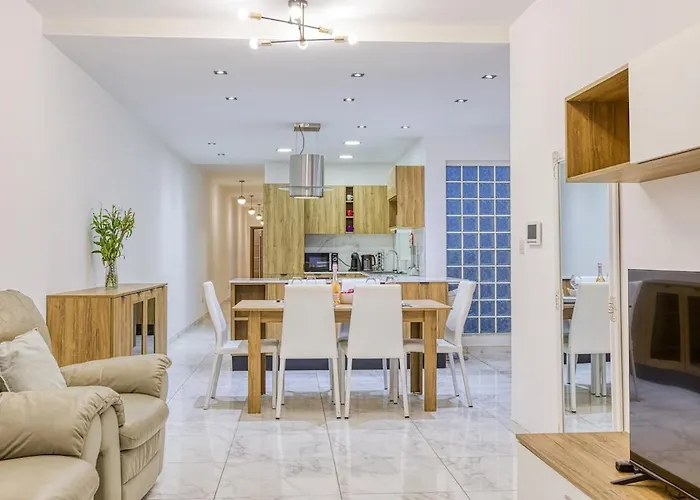 Central Modern 3 Bedroom Apartment In St Julians