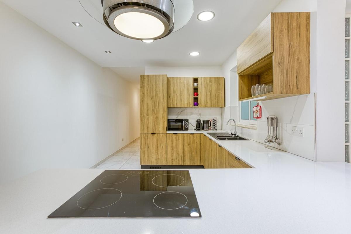 Апартаменты Modern 3 Bedroom In St Julians Сент Джулианс
