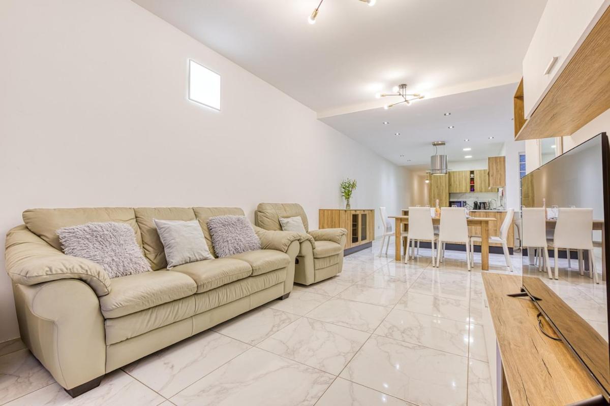 Modern 3 Bedroom In St Julians *