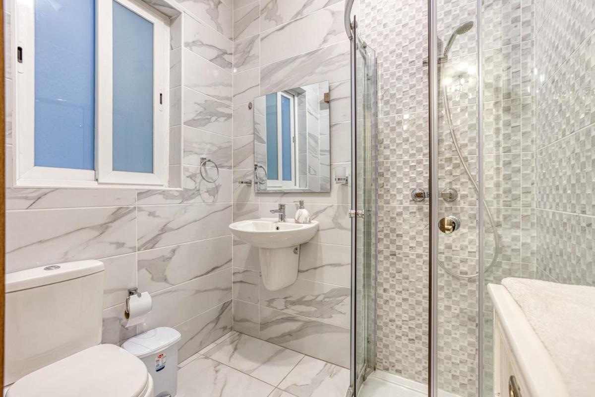 Modern 3 Bedroom In St Julians Сент Джулианс