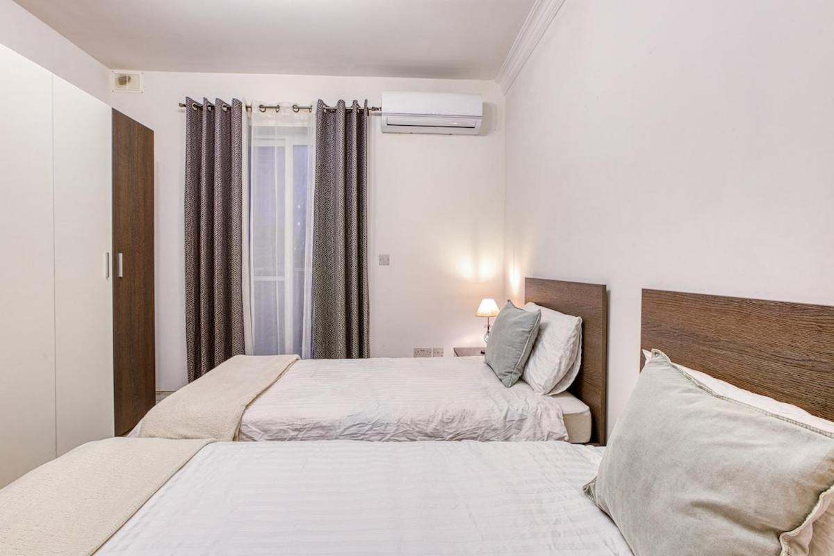 Modern 3 Bedroom In St Julians Апартаменты *