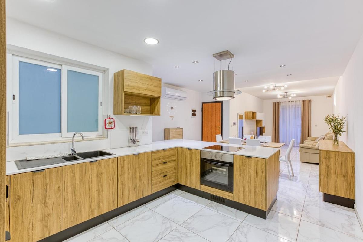 Modern 3 Bedroom In St Julians