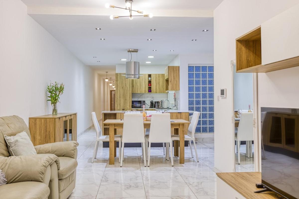 Modern 3 Bedroom In St Julians Апартаменты