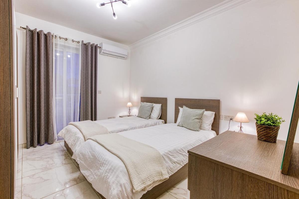 Modern 3 Bedroom In St Julians Апартаменты *