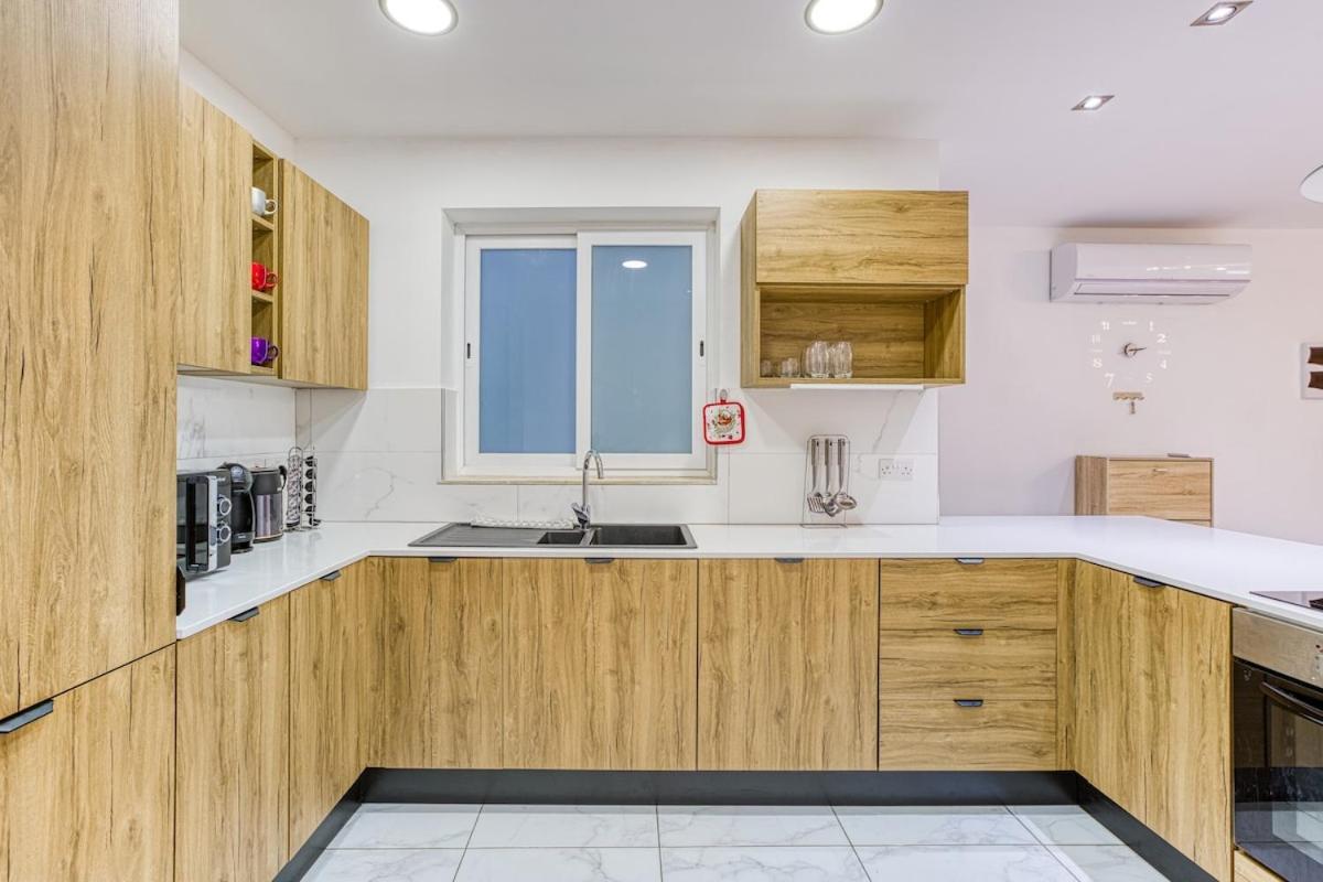 Modern 3 Bedroom In St Julians *