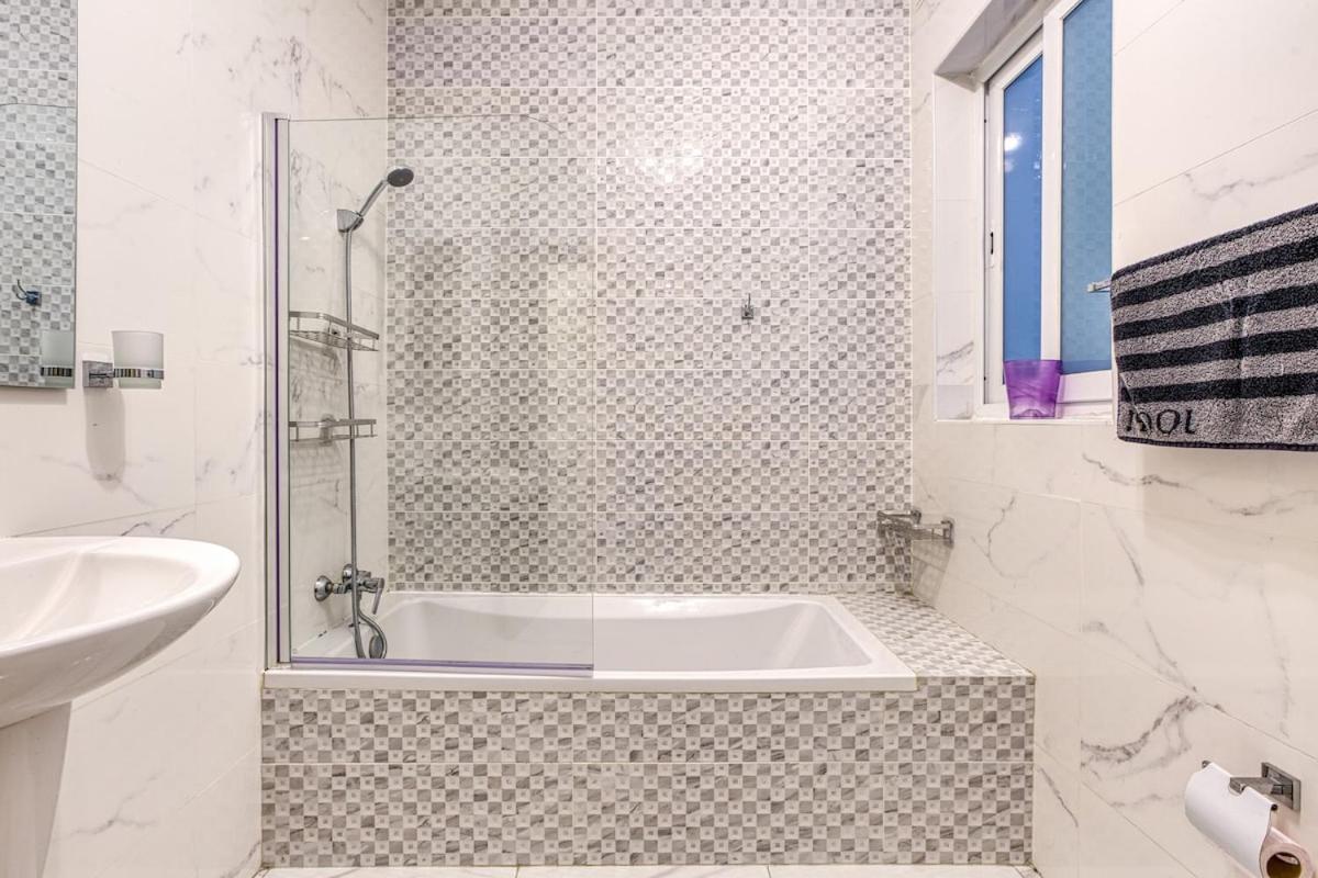 Апартаменты Modern 3 Bedroom In St Julians Сент Джулианс